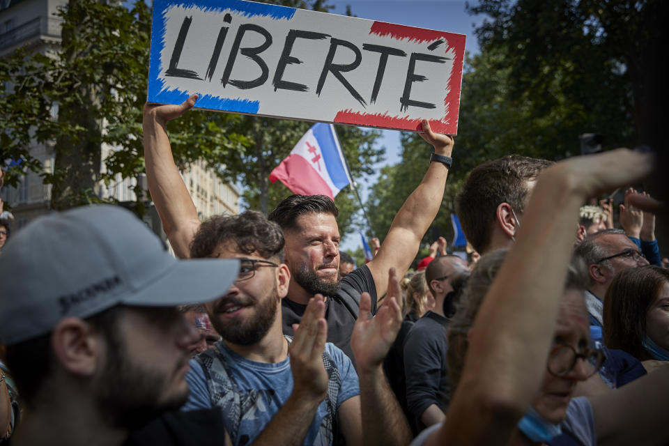 Manifestaciones masivas en Francia contra la vacunaci&#xf3;n y el pasaporte sanitario. (Photo by Kiran Ridley/Getty Images)