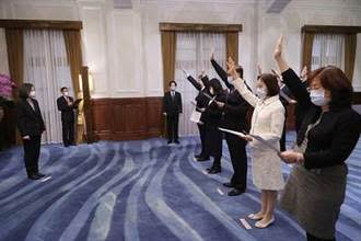蔡英文總統今天主持新任行政院、考試院政務人員及駐外大使宣誓典禮。（總統府提供）