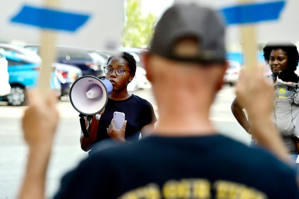 Englewood High School 2023 graduate Nadege Sainsurin, 18, talks to a crowd rallying outside the Duval Coutny School Board against new state standards for teaching Black history.