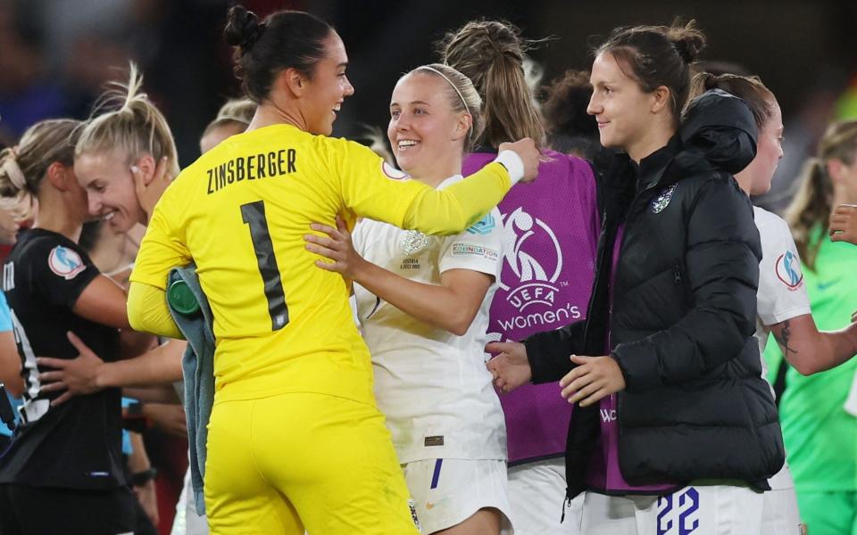 Soccer Football - Women's Euro 2022 - Group A - England v Austria - Old Trafford, Manchester, Britain - July 6, 2022 Austria's Manuela Zinsberger with England's Beth Mead after the match REUTERS/Lee Smith - Lee Smith/Reuters