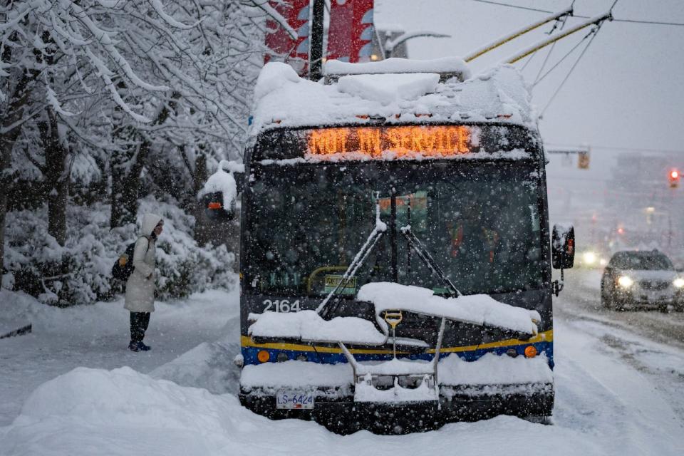 The Coast Mountain Bus Company and the union representing more than 180 transit supervisors have both accepted an invitation from veteran B.C. mediator Vince Ready to return to the bargaining table this weekend. 