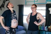 <p>Trystan Reese y Biff Chaplow ya se habían convertido en padres con anterioridad, ya que en el año 2011 adoptaron a los sobrinos de Biff cuando los niños se quedaron sin más familia que su tío. Sin embargo, la pareja quería un hijo biológico. Finalmente lo lograron, y el pasado 15 de julio de este 2017, nació el tan esperado Leo. </p>