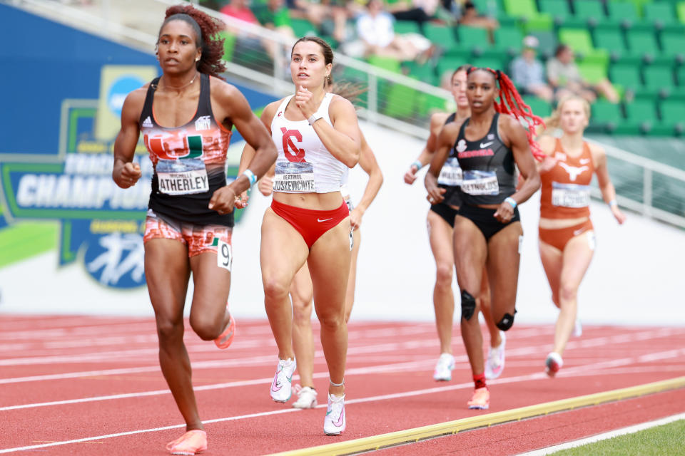 EUGENE, LOSSIS - Lub Rau Hli 12: Beatrice Juskeviciute ntawm Cornell Loj Liab sib tw hauv 800 meter kev sib tw ntawm heptathlon thaum lub Division I Txiv neej thiab Poj Niam Kev Sib Tw Sab Nraud & Field Championships tuav ntawm Hayward Field thaum Lub Rau Hli 12, 2021 hauv Eugene, Oregon. (Duab los ntawm Justin Tafoya / NCAA Photos ntawm Getty Images)