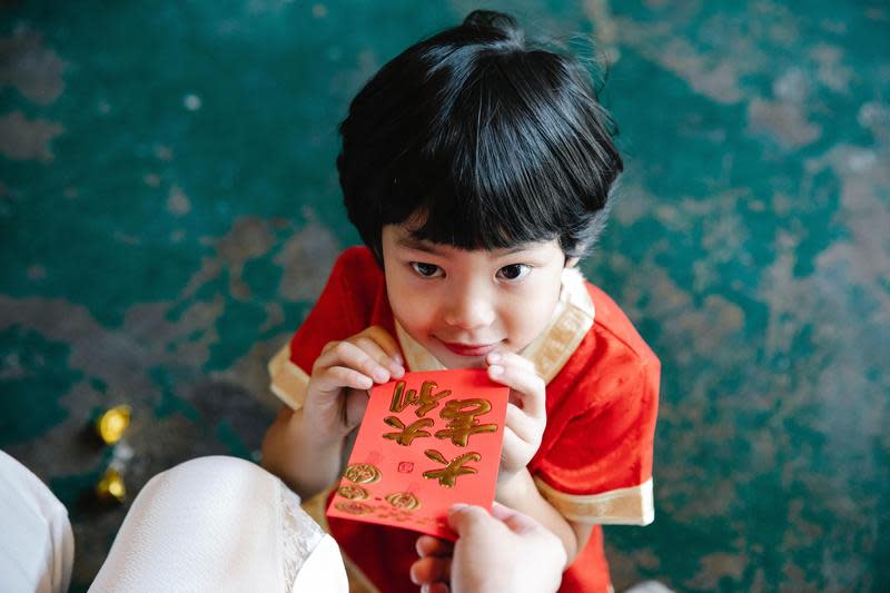 男網友要求交往半年的女友留在他家過年，甚至要求她準備紅包發給親戚小孩。（示意圖，Pexels）