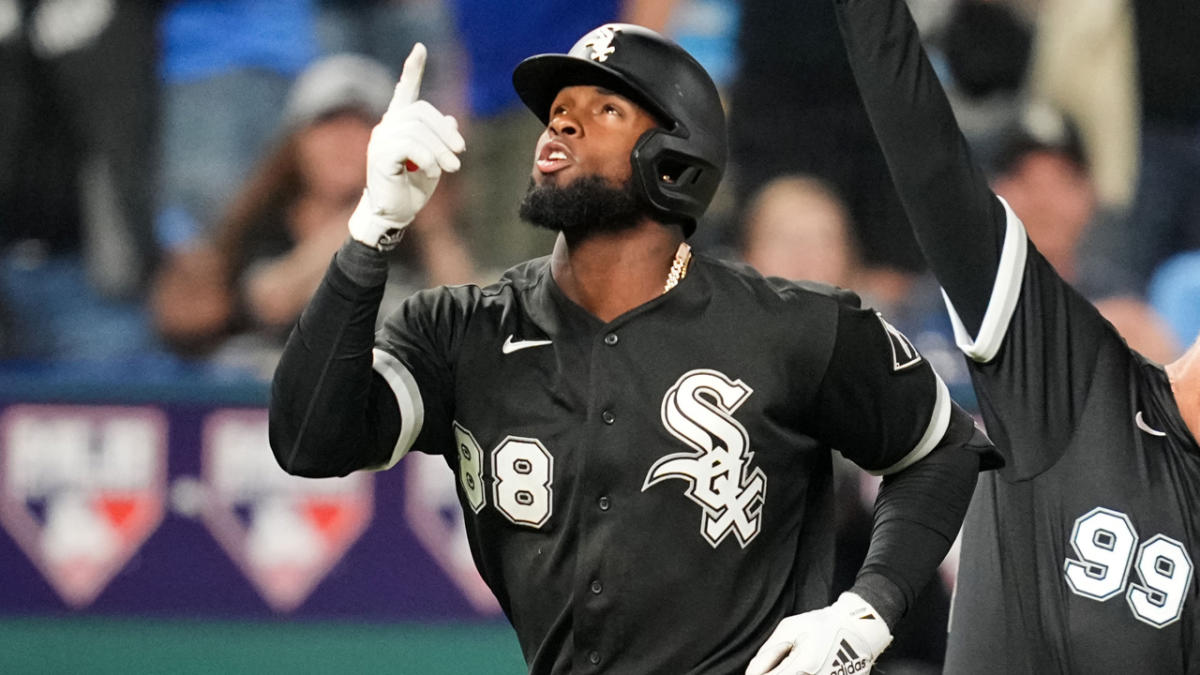 White Sox' Luis Robert explains adding 'Jr.' to his jersey