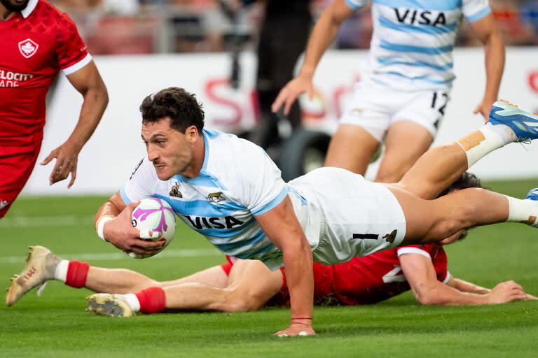 Rodrigo Isgró vuela al try ante Canadá, en el Seven de Singapur