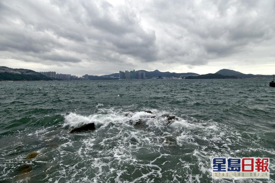 地下天文台指要觀察熱帶低氣壓會否為香港帶來更大的影響。資料圖片