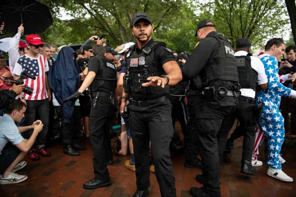 7/4/19 4:07:31 PM -- Washington, DC, U.S.A  -- Violence broke out in front of the White House on July 4, 2019 between protesters and counter-protesters, leading to arrests ahead of President Donald Trump's speech from the steps of the Lincoln Memorial. --    Photo by Hannah Gaber, USA TODAY Staff ORG XMIT:  HG 138122 July4_DC 7/4/2019 (Via OlyDrop)