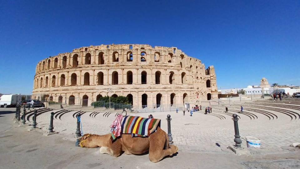 El Djem, anfiteatro romano del siglo II, y el segundo mayor del mundo tras el coliseo romano.