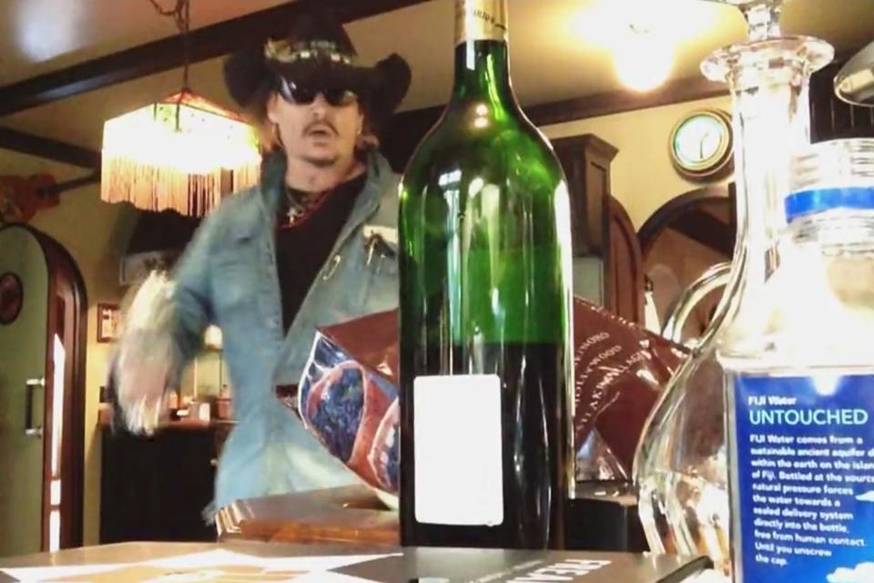 Johnny Depp in amber heard video kitchen