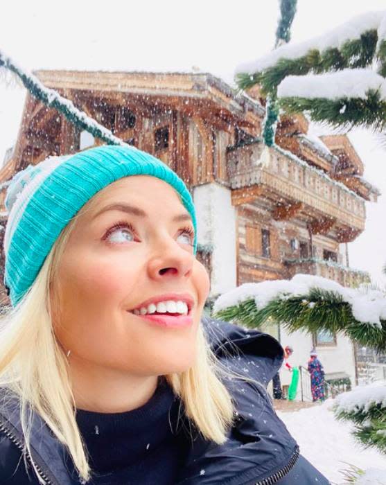 holly-willoughby-family-holiday-skiing