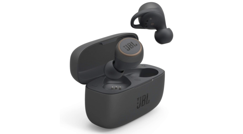 JBL LIVE 300 en color negro. Con un descuento del 53% en estos momentos en Amazon.com. Foto: amazon.com