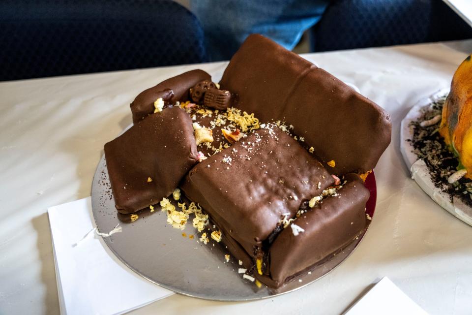 Ugly confections take the cake at Iowa State Fair ugliest cakes contest