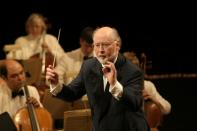 <p>El año pasado el enorme John Williams ha llegado a obtener su nominación número 50 como compositor de bandas de sonido. De más está decir que es el hombre vivo con más nominaciones y está segundo en la historia detrás de Walt Disney. Lo increíble es que sólo se haya llevado a casa 5 estatuillas.</p>