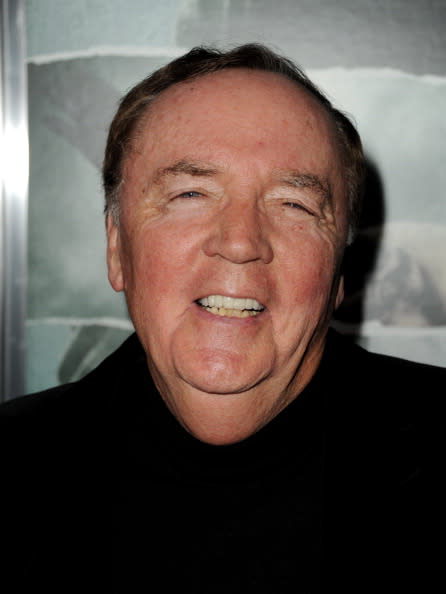 James Patterson. El escritor más rico es también el más ocupado: en el período contabilizado por la revista Forbes, junto a sus coautores, lanzaron más de una docena de libros. Así que no nos sorprende que en estos 12 meses haya recaudado (nada más y nada menos) que US$95 millones. - Foto: Kevin Winter/Getty Images