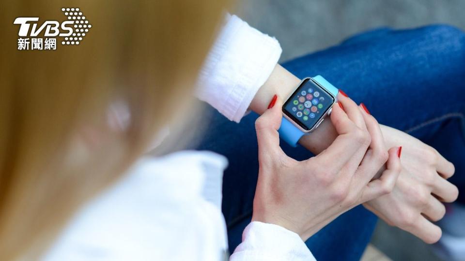 今年的Apple Watch傳將主打體溫感測功能。（示意圖／shutterstock達志影像）