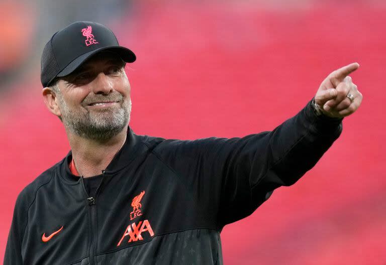 El técnico de Liverpool Jurgen Klopp sonríe y gesticula: el anuncio de su salida generó un temblor en el fútbol inglés