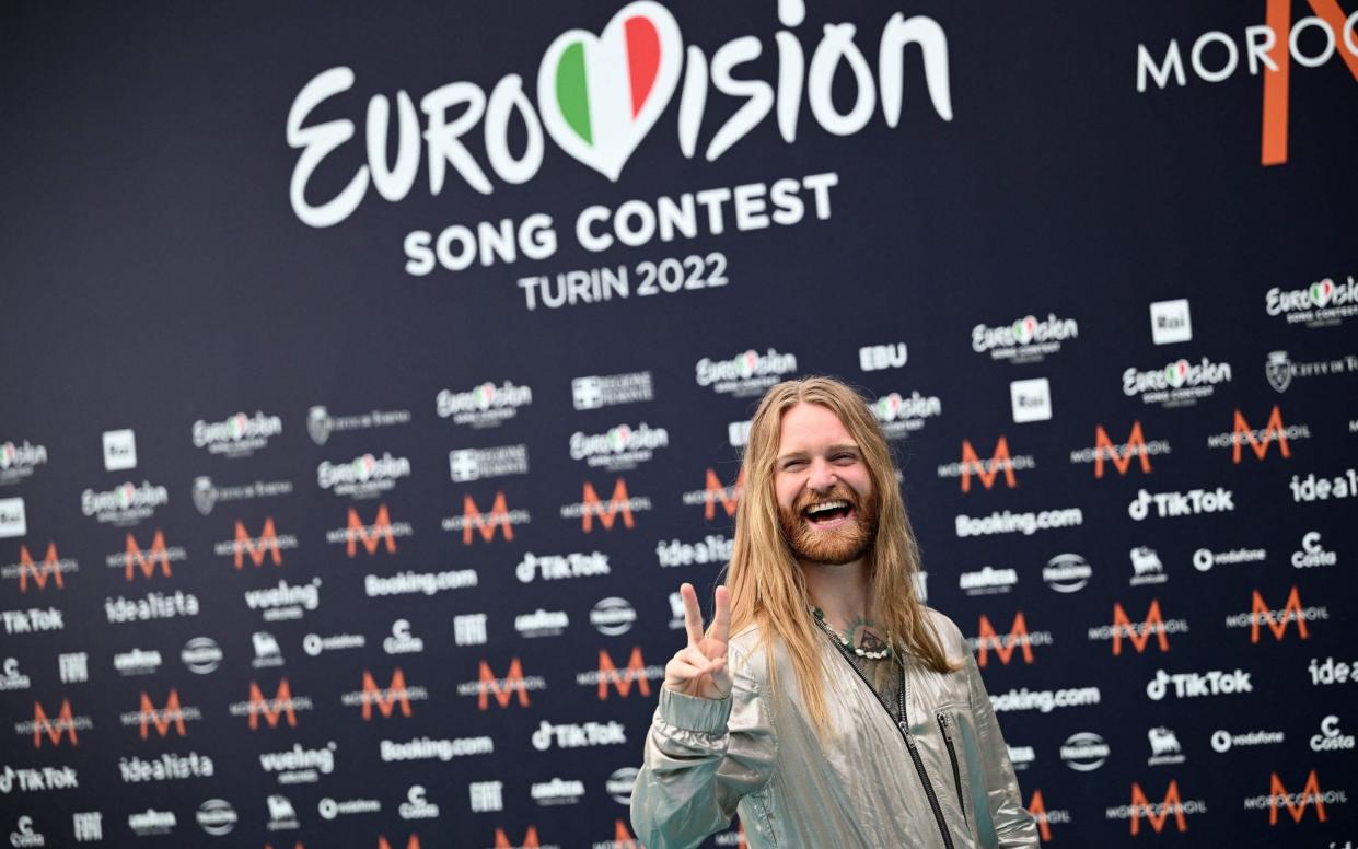 The UK's 2022 entry, Sam Ryder, arrives for the opening ceremony of the Eurovision on May 8, Palalpitour venue in Turin - MARCO BERTORELLO/AFP