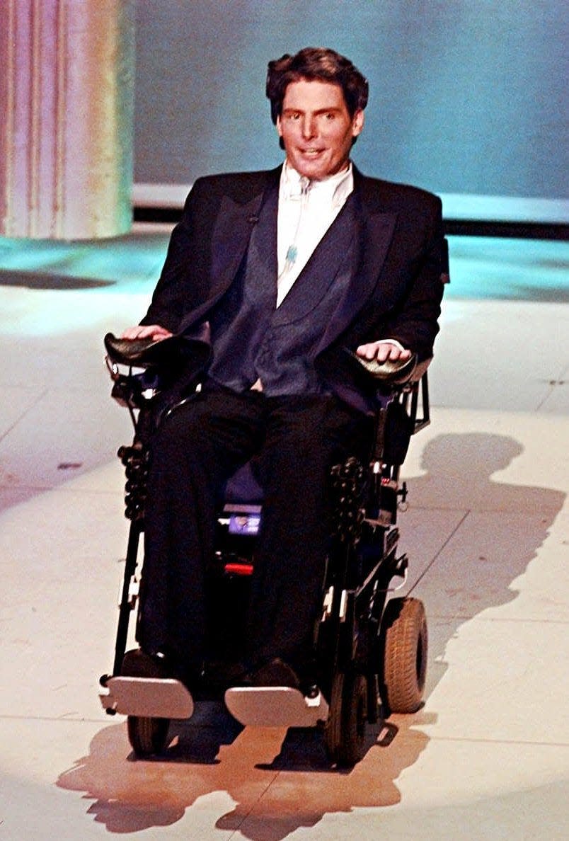 Christopher Reeve speaks at Academy Awards show.
