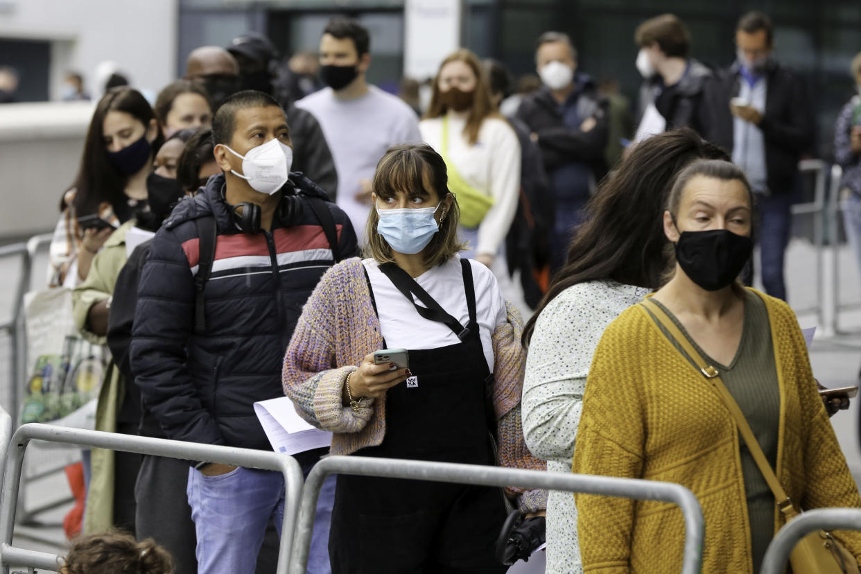 People queuing for the first dose of Pfizer Covid-19 vaccine being offered to adults over the age of 18 at Tottenham Hotspur Stadium as the capital aims for 100,000 doses to be administered on Sunder Sunday. (Photo by Steve Taylor / SOPA Images/Sipa USA)