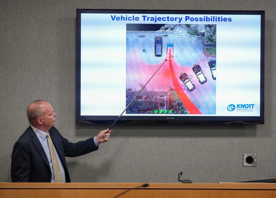 Attorney Doug O’Connell, defense attorney for Austin police officer Christopher Taylor, questions forensic engineering expert Henry Mowry at the murder trial of Taylor at the Blackwell-Thurman Criminal Justice Center on Monday November 6, 2023. Taylor is charged with killing of Michael Ramos in 2020.