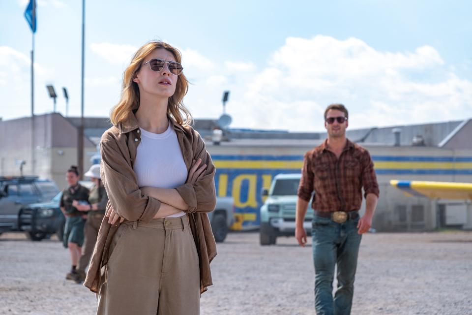 A scientist (Daisy Edgar-Jones) reluctantly partners with a popular "tornado wrangler" (Glen Powell) in the sequel "Twisters."