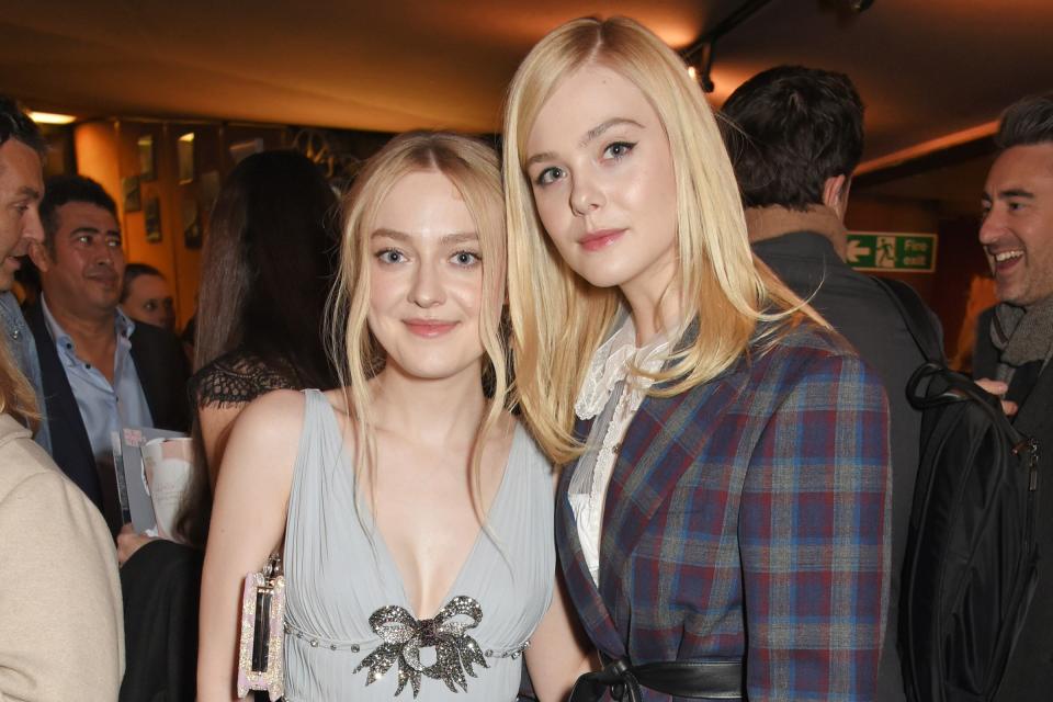 Dakota and Elle Fanning 