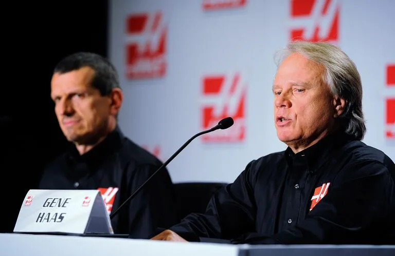 Günther Steiner junto con Gene Haas, en los tiempos en los que fue jefe de equipo de la escudería