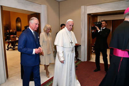 Pope Francis welcomes Britain's Prince Charles and his wife Camilla, Duchess of Cornwall, as they arrive for a private audience at the Vatican, April 4, 2017. REUTERS/Vincenzo Pinto/Pool