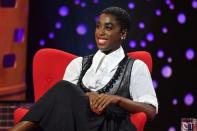 <p>Lashana Lynchon sur le plateau du «Graham Norton Show».</p>