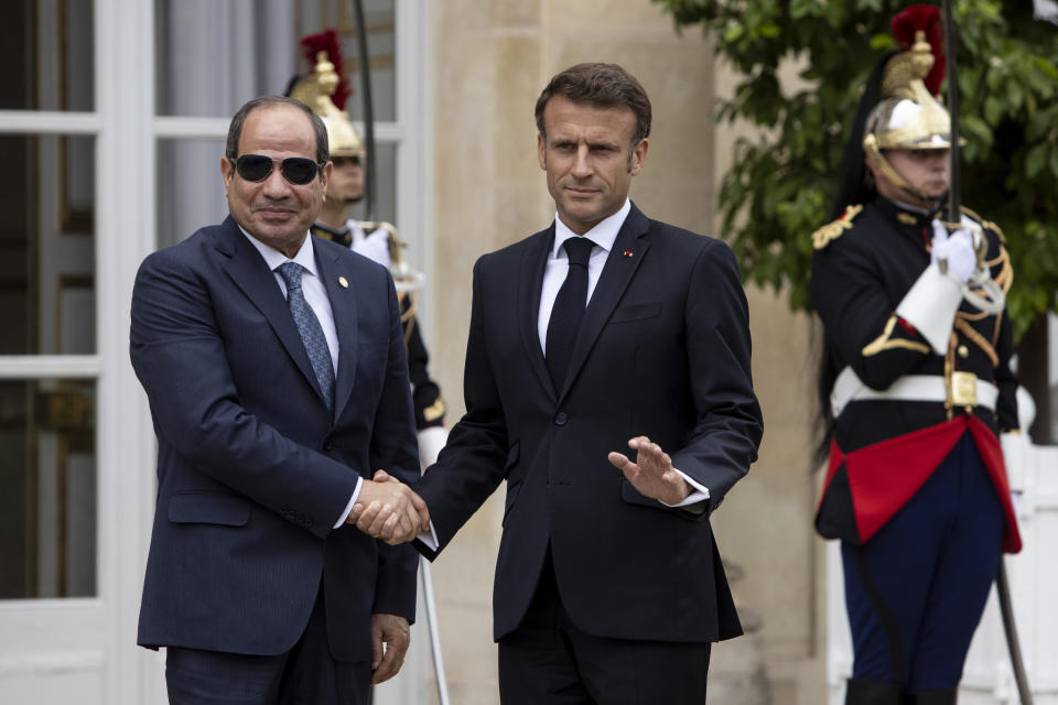 French President Emmanuel Macron, right, welcomes Egyptian President Abdel Fattah el-Sissi at the Elysee Palace, Thursday, June 22, 2023 in Paris. World leaders, heads of international organizations and activists are gathering in Paris for a two-day summit aimed at seeking better responses to tackle poverty and climate change issues by reshaping the global financial system. (AP Photo/Rafael Yaghobzadeh)