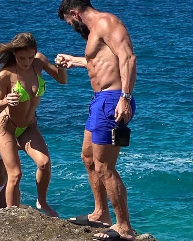 Dan Bilzerian Posts More Hot Chicks But Fans Are Obsessed With His SHREDDED  Legs