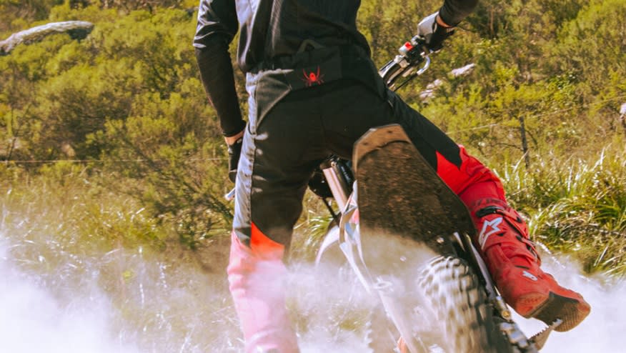 La nueva moto eléctrica supera los 100 km por hora en velocidad.