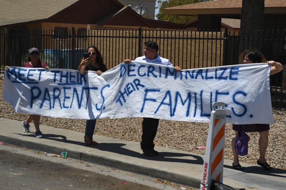 People protest&nbsp;as first lady Melania Trump visits Southwest Key's facility for children in Phoenix on June 28, 2018. (Photo: MANDEL NGAN via Getty Images)