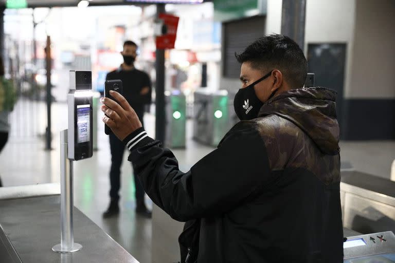 En el transporte público todavía es obligatorio usar barbijo