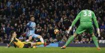 <p>Britain Football Soccer – Manchester City v Arsenal – Premier League – Etihad Stadium – 18/12/16 Manchester City’s David Silva in action with Arsenal’s Laurent Koscielny Reuters / Phil Noble Livepic EDITORIAL USE ONLY. No use with unauthorized audio, video, data, fixture lists, club/league logos or “live” services. Online in-match use limited to 45 images, no video emulation. No use in betting, games or single club/league/player publications. Please contact your account representative for further details. </p>