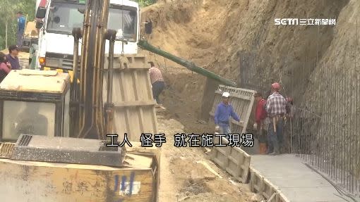 苗栗通往頭屋第6公墓的道路正在拓寬。