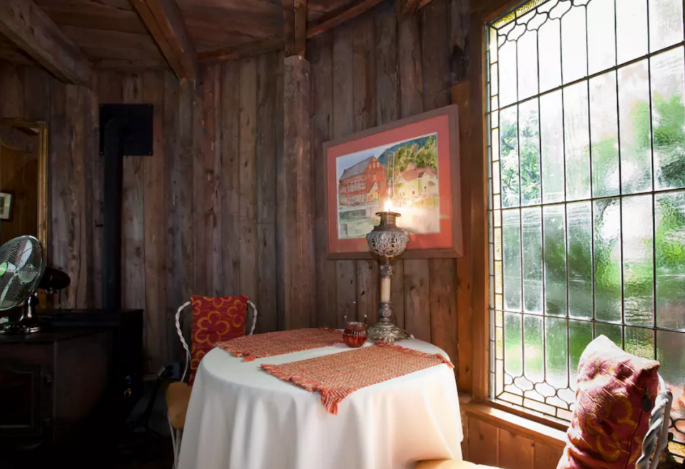 <p>Cozy up for a romantic meal. (Airbnb) </p>