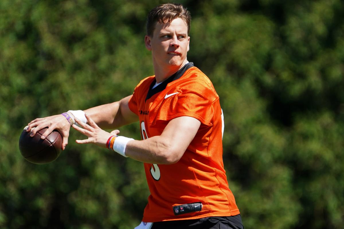 Cincinnati Bengals' Joe Burrow covers Sports Illustrated