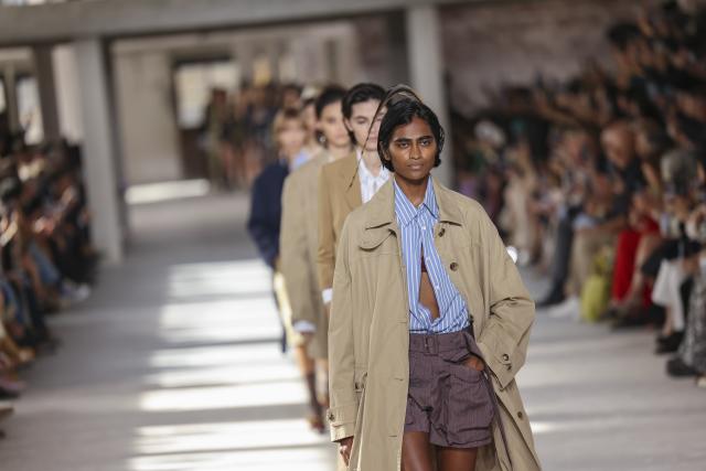 Following theft, Balmain shows defiance with flowers in rose-filled Paris  Fashion Week show - ABC News