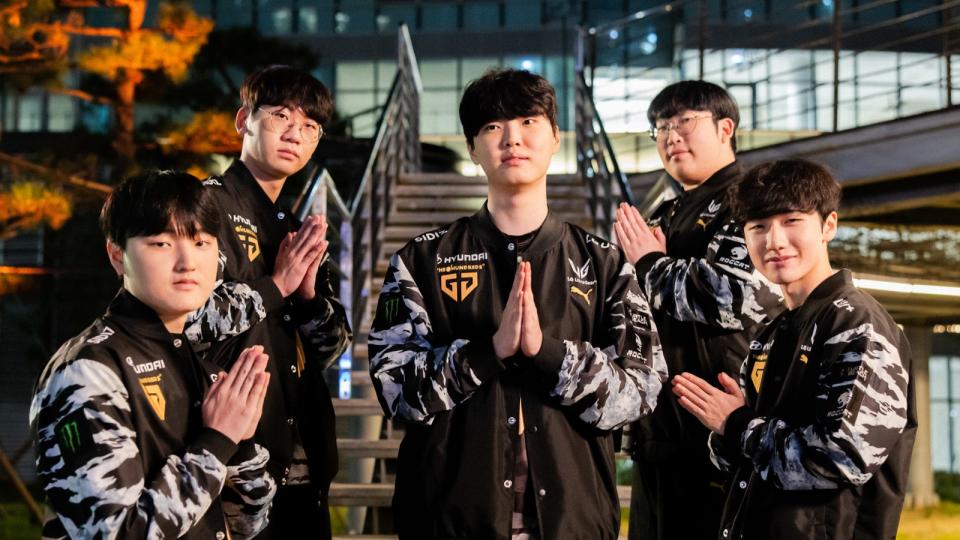 The Church of Chovy was in session, but five LPL non-believers challenged the gods. (Photo: Riot Games)