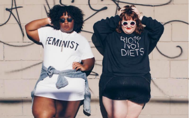 April K. Quioh und Sophia Carter-Kahn sorgen mit ihrem Podcast "She's All Fat" für viele positive Vibes. (Bild: ShesAllFatPod/Instagram)