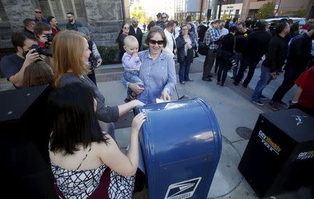 Member of The Church of Jesus Christ of Latter-day Saints Anna Fonnesbeck holds her daughter Lily Kratzer as she mails her resignation of membership to the church in Salt Lake City, Utah November 14, 2015. REUTERS/Jim Urquhart