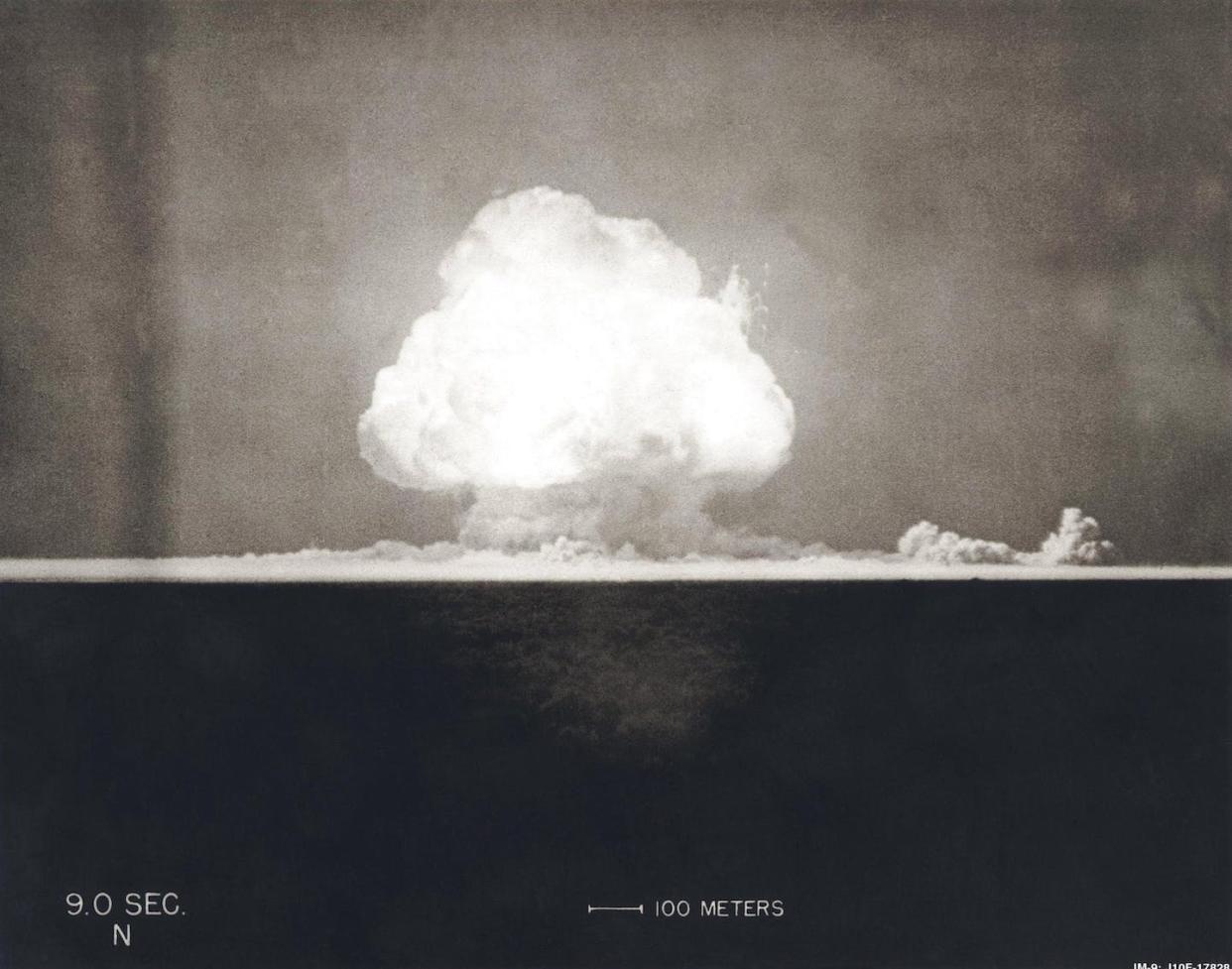 Explosión de la bomba atómica Trinity, del Proyecto Manhattan, el 16 de julio de 1945. <a href="https://www.shutterstock.com/es/image-photo/first-atomic-explosion-on-july-16-249574276" rel="nofollow noopener" target="_blank" data-ylk="slk:Everett Collection / Shutterstock;elm:context_link;itc:0;sec:content-canvas" class="link ">Everett Collection / Shutterstock</a>