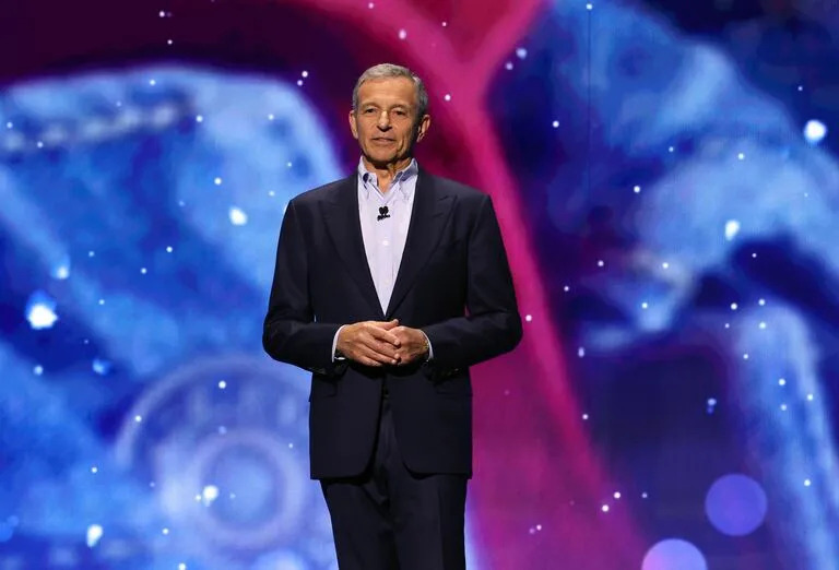 Bob Iger, CEO de Disney, abrió la presentación y recibió una gran ovación 