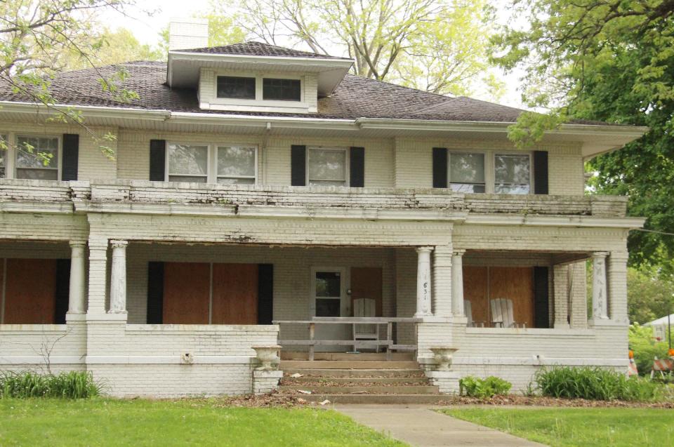 The Pontiac Correctional Center warden's house on Grove Street has fallen into disrepair as the Illinois Department of Corrections has failed to make needed repairs. This is similar to what has happened at PCC and is an excuse DOC has used for shutting down the farm and the East-West Cellhouse at the prison.