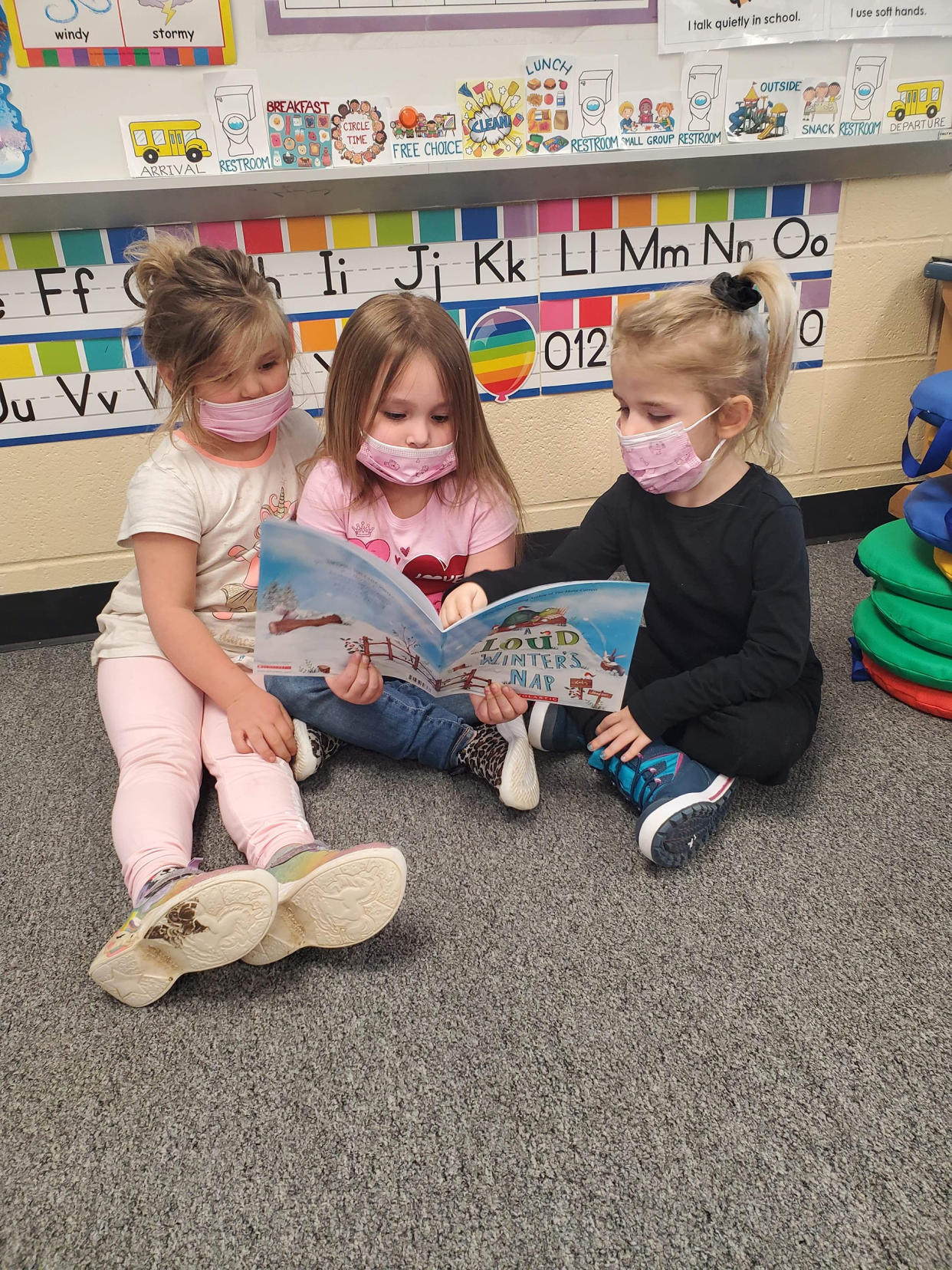 Children share a book from The LiTEArary Society. (Rania Zuri)