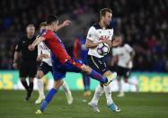 Britain Soccer Football - Crystal Palace v Tottenham Hotspur - Premier League - Selhurst Park - 26/4/17 Tottenham's Harry Kane in action with Crystal Palace's Martin Kelly Reuters / Dylan Martinez Livepic