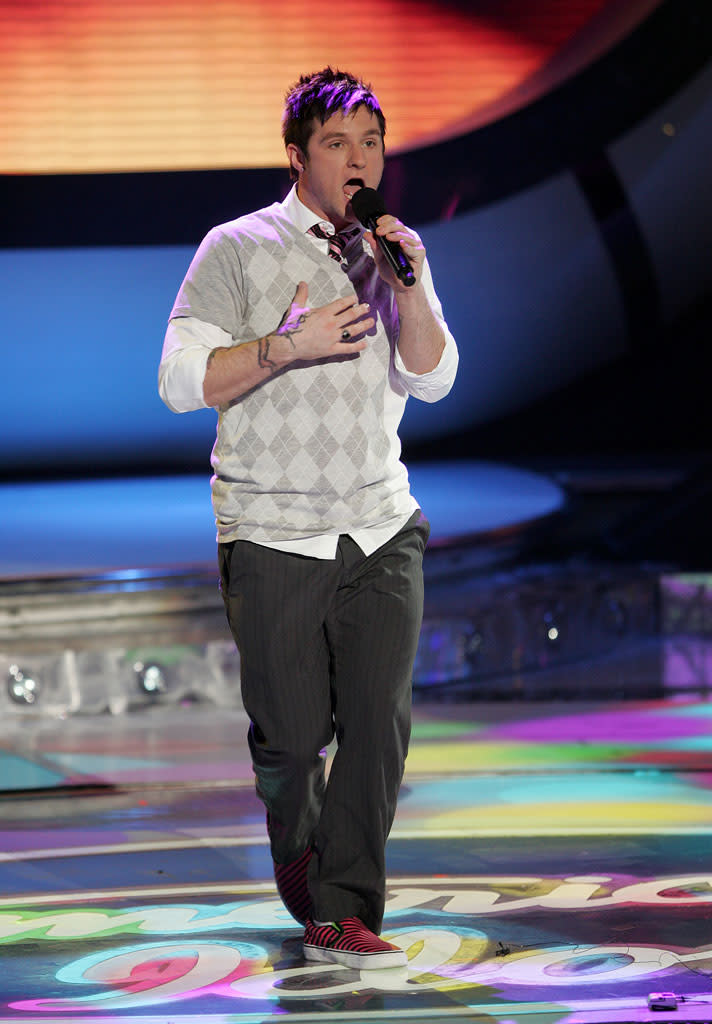 Blake Lewis performs as one of the top 4 contestants on the 6th season of American Idol.