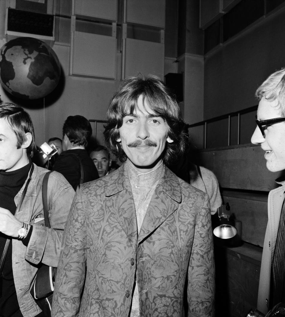25 Photos of The Beatles Behind the Scenes at Abbey Road